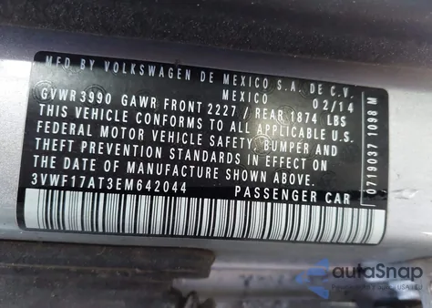 2014 Volkswagen Beetle 1.8T Entry z USA, uszkodzony, nr VIN 3VWF17AT3EM642044